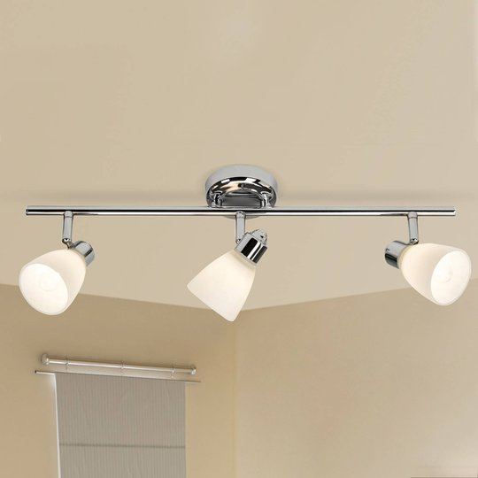 Taklampa Kensington med IP44, tre ljuskällor