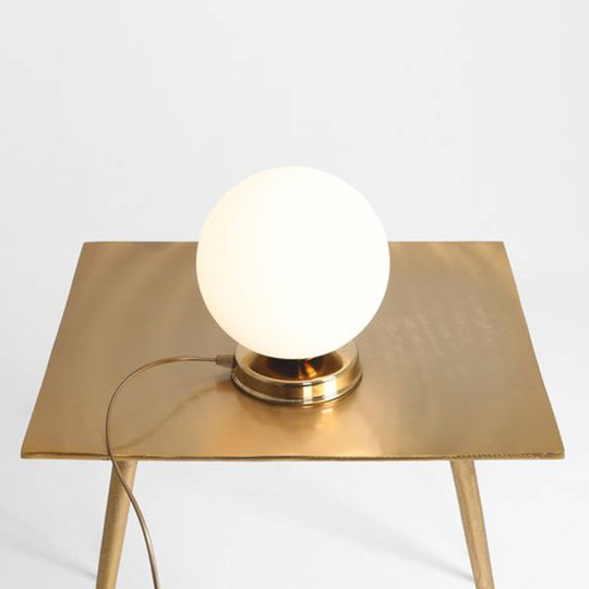 Bordslampa Ball, guld stativ