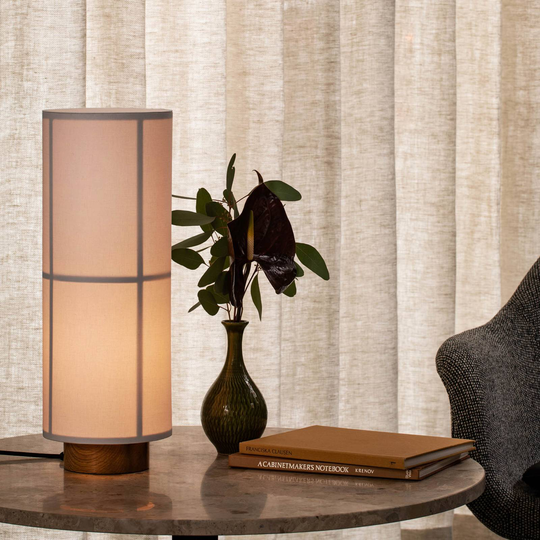 Menu Hashira bordslampa med dimmer, natur