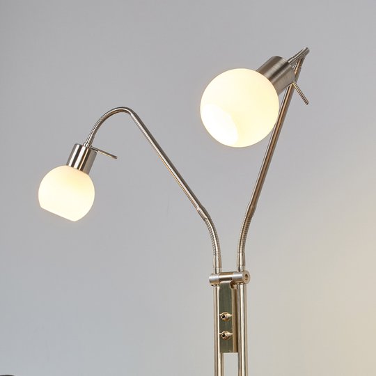 LED-golvlampa Elaina med 2 ljuskällor, matt nickel
