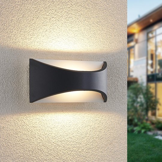 Lindby Mathea LED-utomhusvägglampa, längd 22 cm