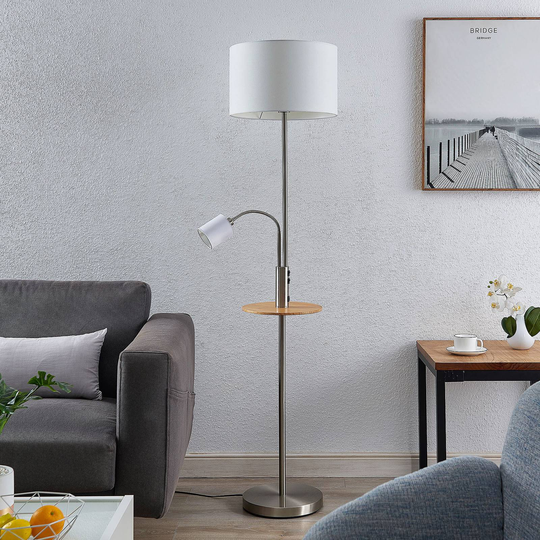 Lindby Aovan golvlampa med hylla och USB, nickel