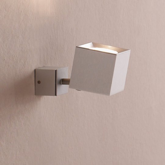 Dau - vägglampa med flexibel spot