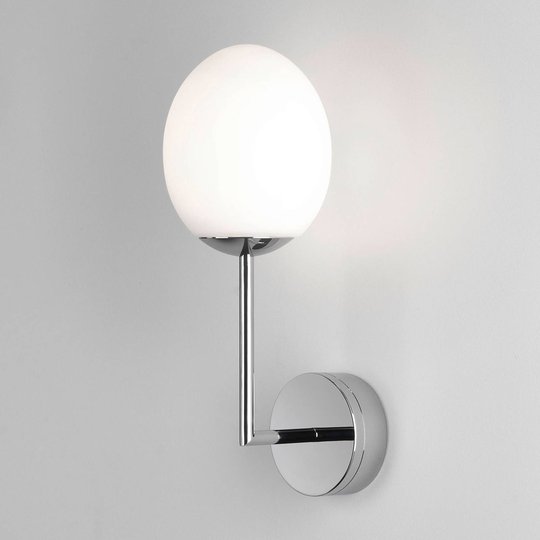 Astro Kiwi LED-vägglampa för badrummet, krom