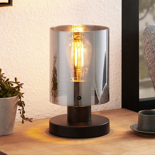 Lindby Kourtney bordslampa med glasskärm