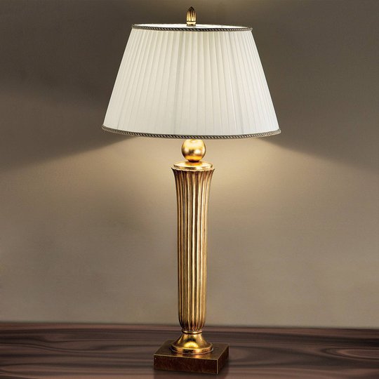 Graciös golvlampa JANNI i varm guldton
