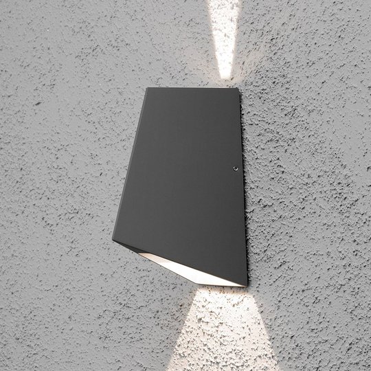 LED-utomhusvägglampa Imola med olika ljusvinklar