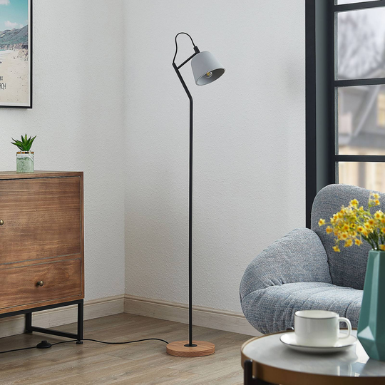 Lucande Otavis golvlampa av betong och trä