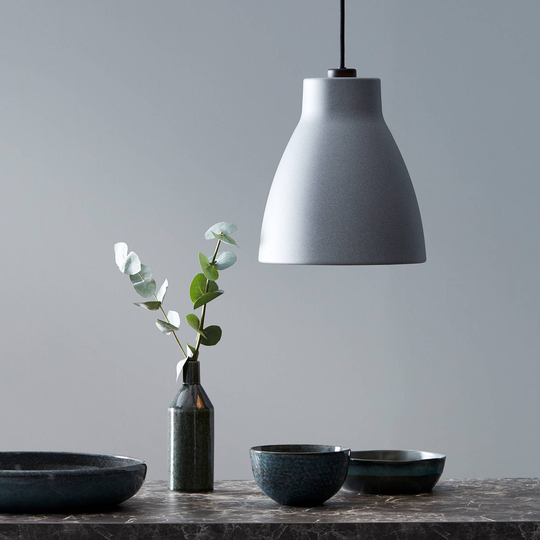 Pendellampa Gong, Ø 32 cm, betongfärg