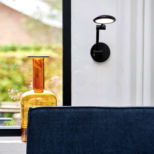 LED-vägglampa Bend med touchdimmer, justerbar