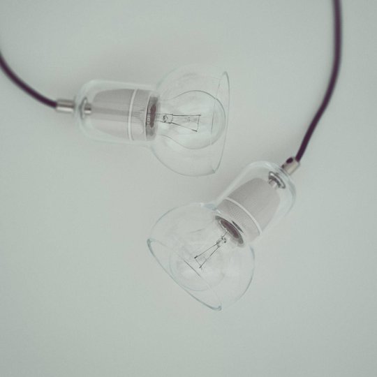 &Tradition Bulb SR1 pendel, klar/svart kabel