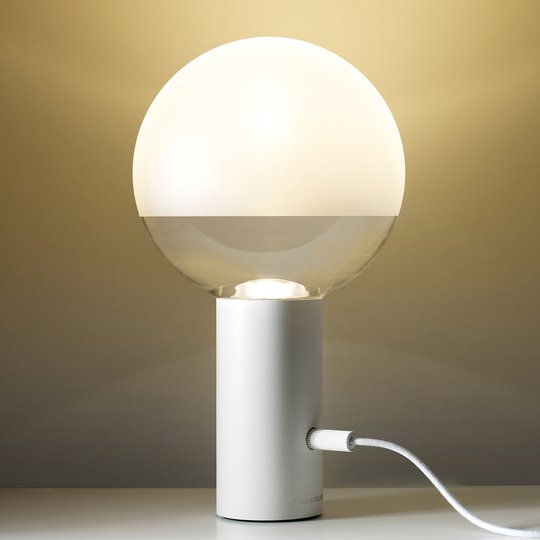 Minimalistisk LED-bordslampa Kuula i vitt