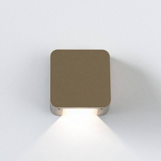 Astro Incline Single LED-utomhusvägglampa mässing