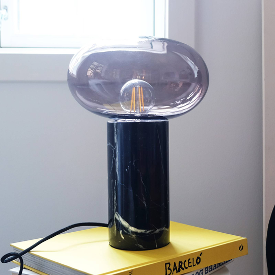 Dyberg Larsen Marble bordslampa med glasskärm