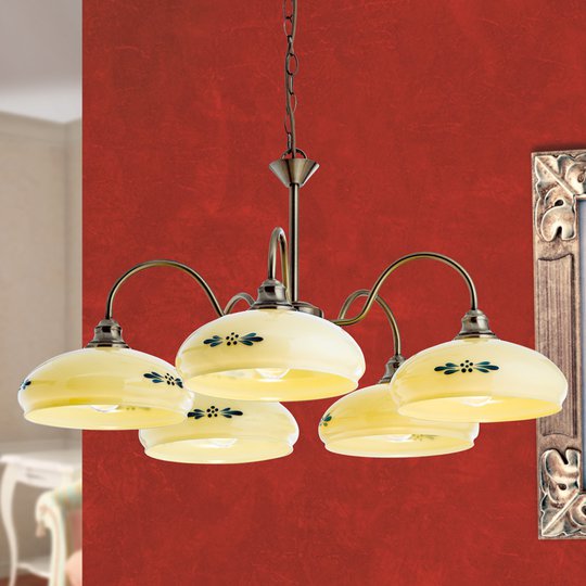 Taklampa Vivianne i lantlig stil