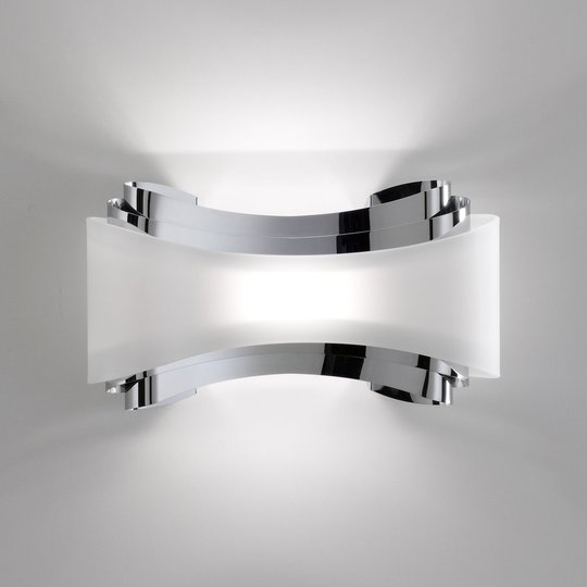 LED-vägglampa Ionica med glasbländare, krom