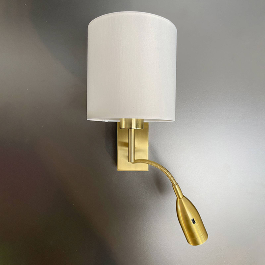 Vägglampa Dreamer med LED-läslampa, mässing