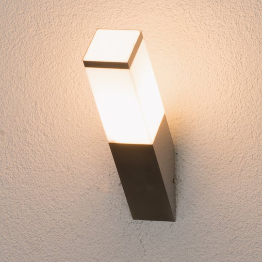 Sned utomhusvägglampa Lorian av rostfritt stål