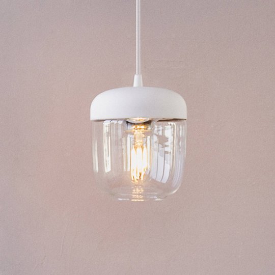 Designpendellampa Acorn, vit och mässing