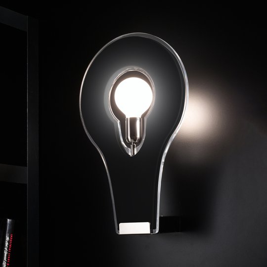 Svart, modern vägglampa Flat 50
