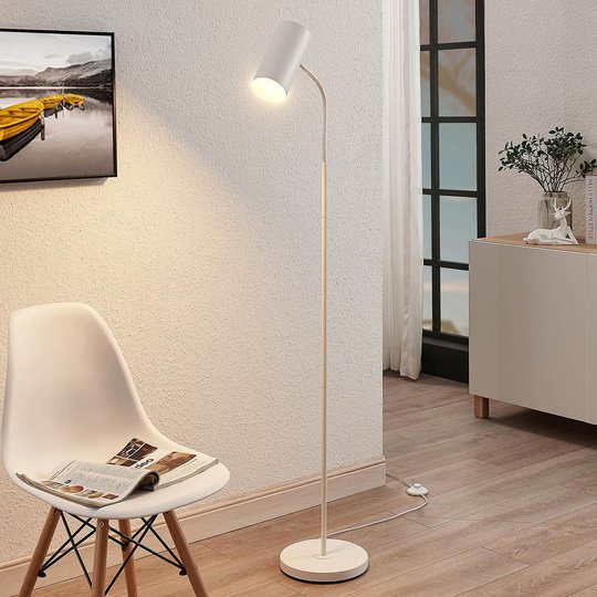 Golvlampa Karoli med flexibel arm i vitt