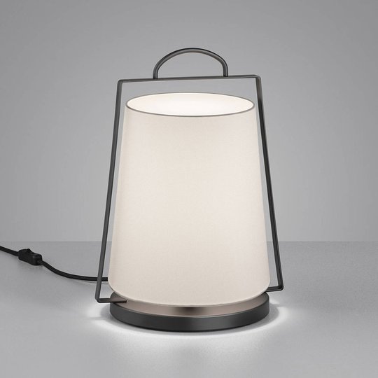 Helestra Uka bordslampa med vit tygskärm