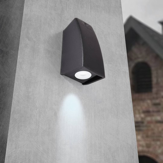 LED-utomhusvägglampa Mamete 3 000 K svart kantig