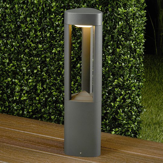 Trekantig LED-marklykta Nanna av aluminium
