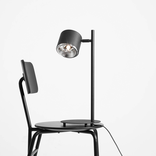 Bordslampa Bot, svart rörligt lamphuvud