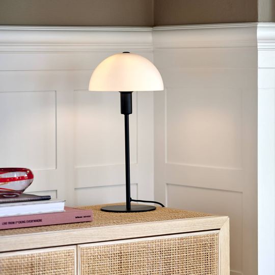 Bordslampa Ellen med glasskärm, svart