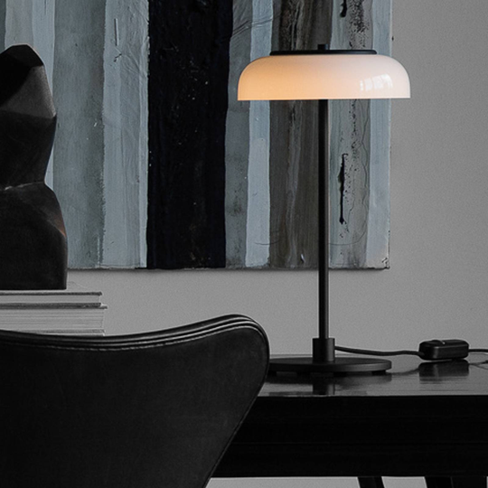 Nuura Blossi Table LED-bordslampa svart/vit